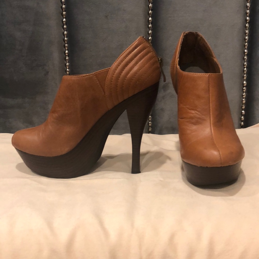 Auri Cognac Platform Booties
